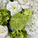 GF547 80cm Centro de Mesa Floral Artificial Rosas y Delphinium Blanco - Centro de Mesa de Flores Falsas para Bodas